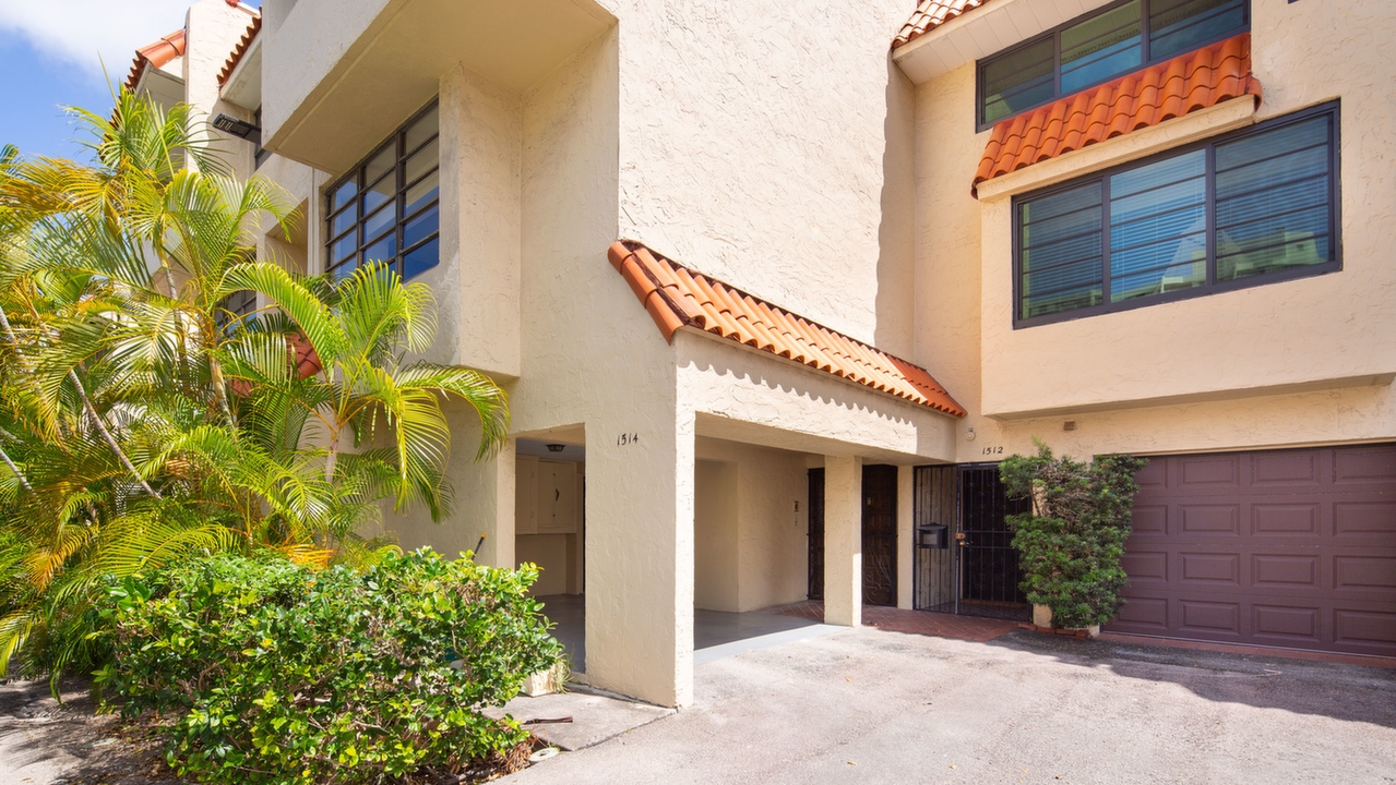 1514-NE-105th-St-01