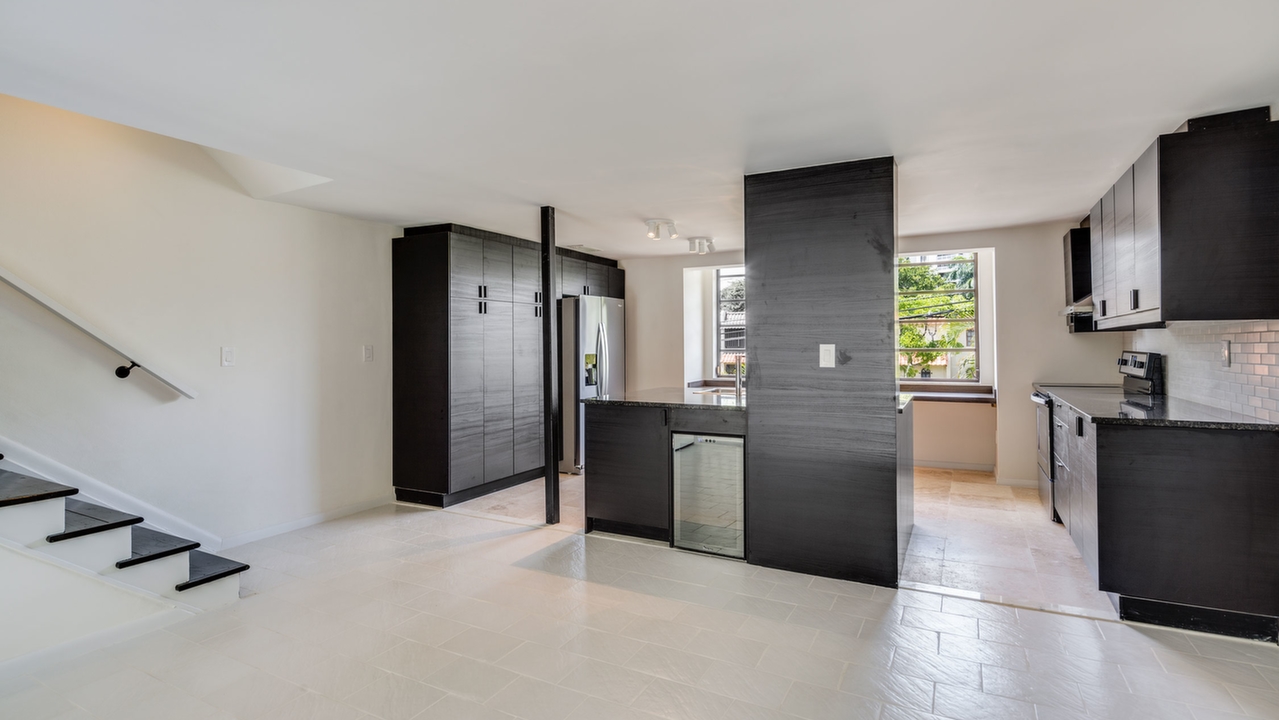 1514-NE-105th-St-03