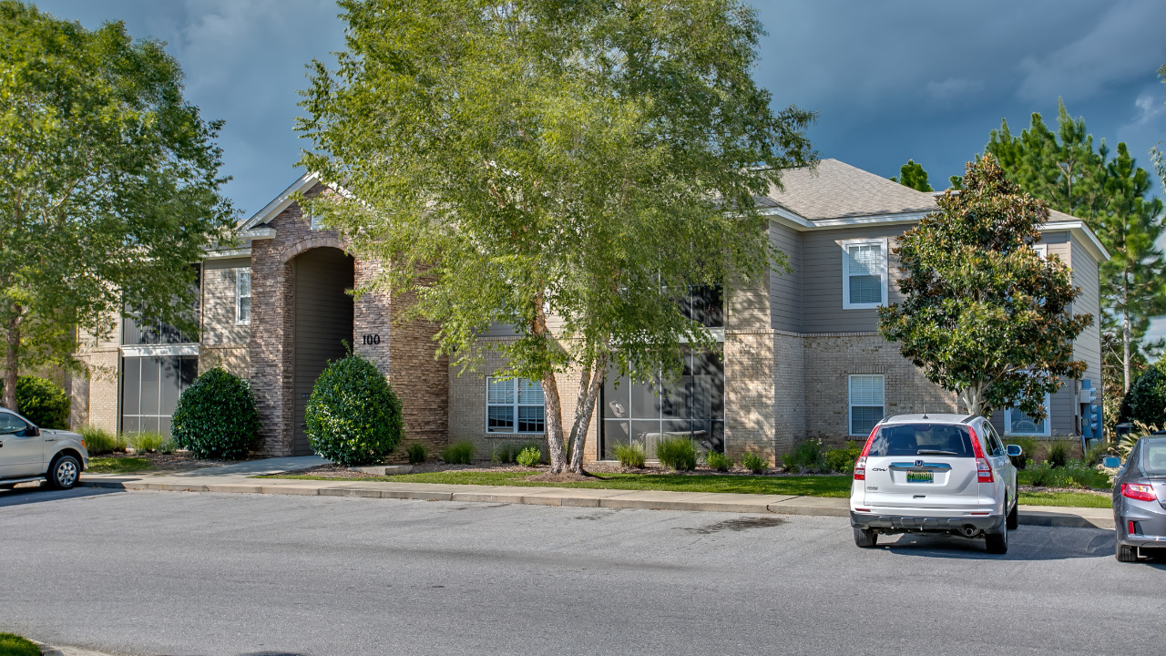 Park Ave #102, Foley, AL, 11111 Scene 1