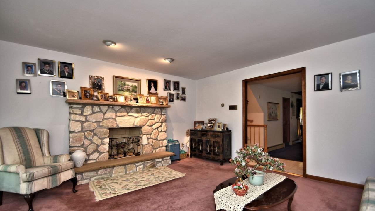 1153 W County Line Rd, Chalfont, PA, 18914 Scene 2