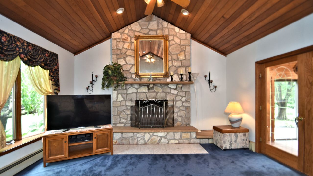 1153 W County Line Rd, Chalfont, PA, 18914 Scene 4