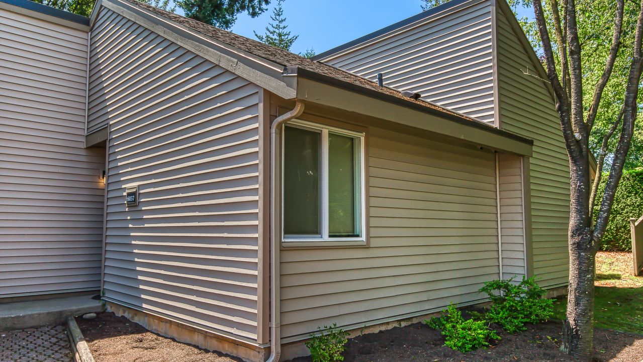 6037 E Greenside Dr, Cloverdale, BC, V3S 5M8 Scene 1