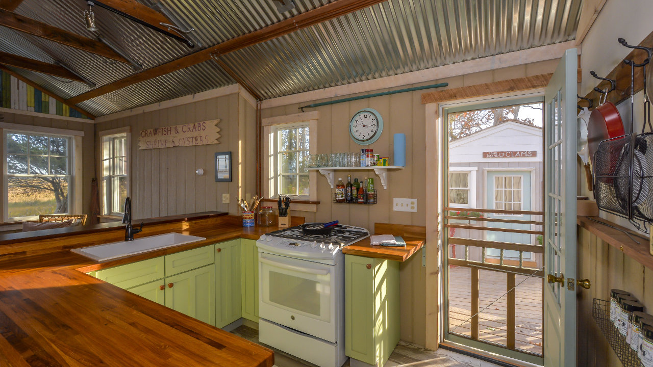 Open Kitchen & Screen Door