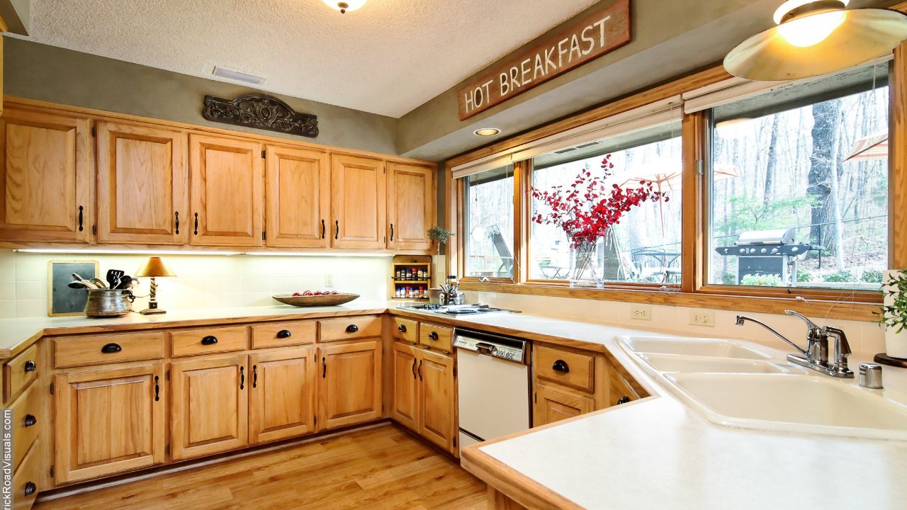 Kitchen w/ a view!