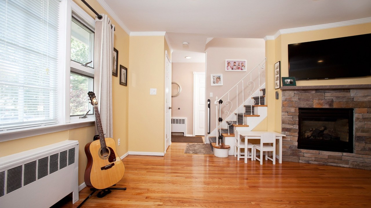 3 Hawthorne Street, Farmingdale, NY, 11735 Scene 2