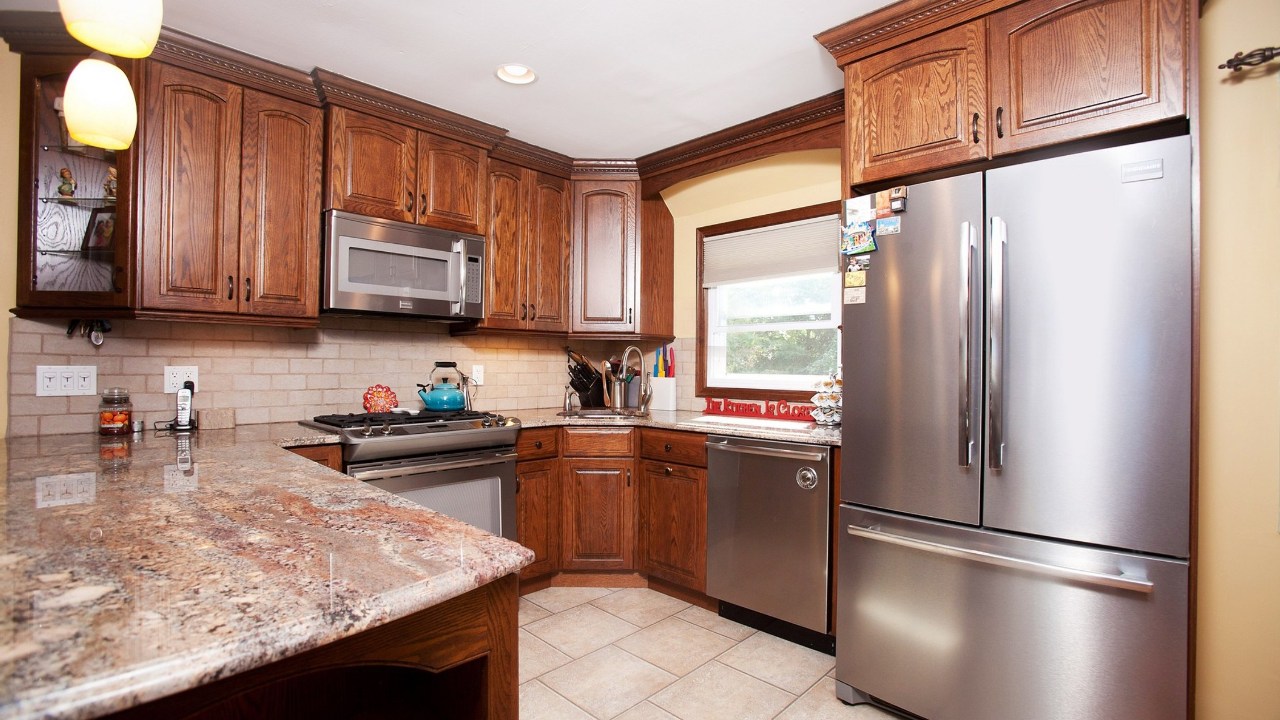 3 Hawthorne Street, Farmingdale, NY, 11735 Scene 4