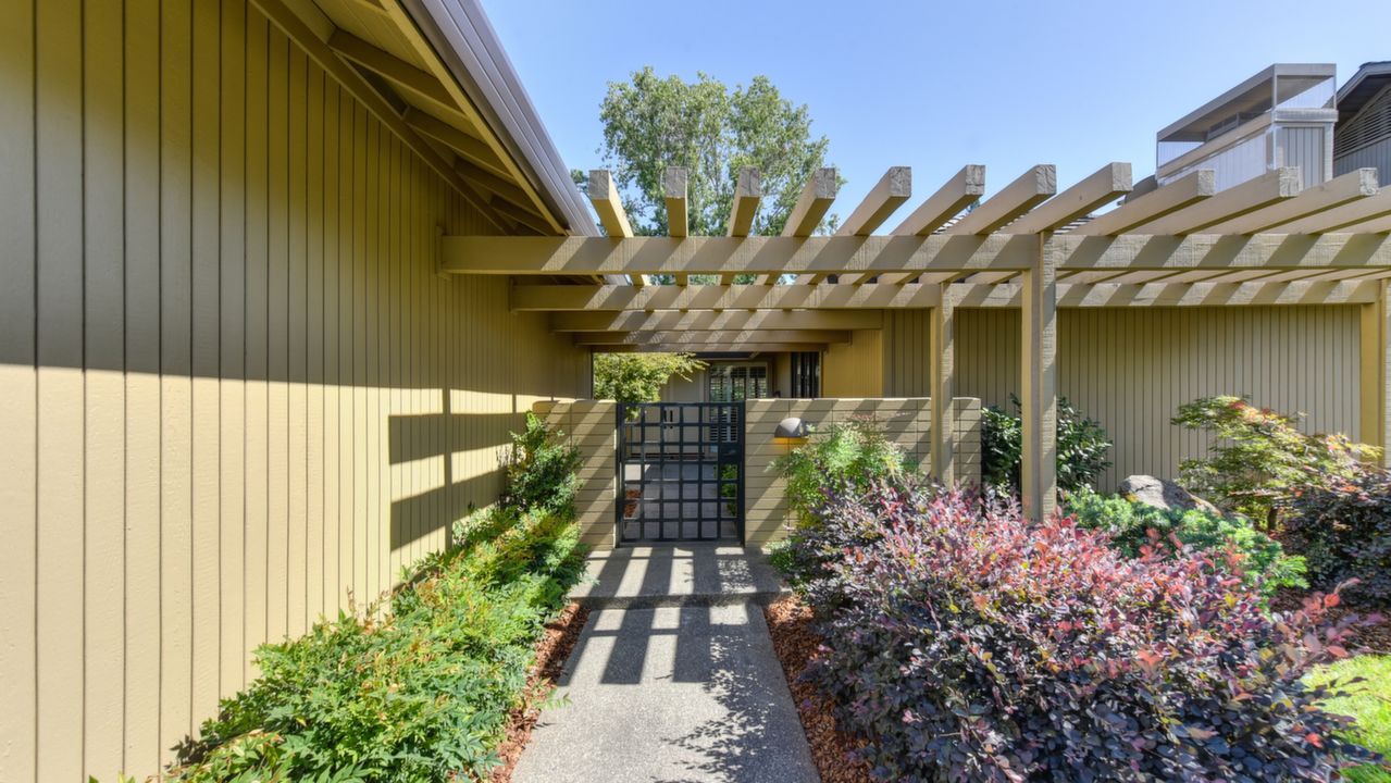 11408 Huntington Village Lane, Gold River, CA, 95670 Scene 4