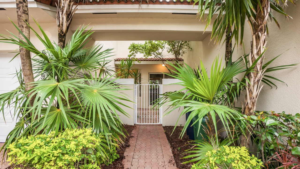 9769-NW-45th-Ln-03