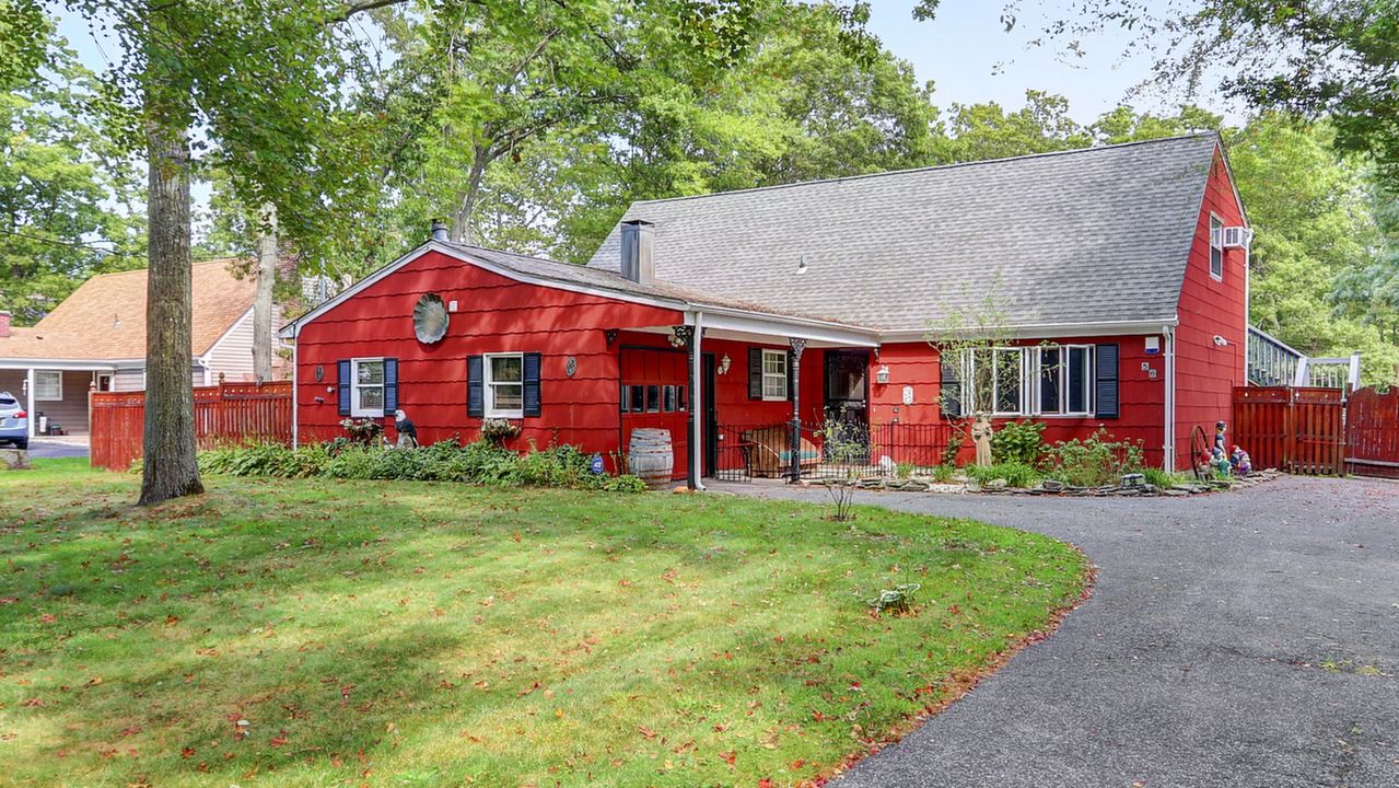 56 Bayonne Ave, Islip, NY, 11722 Scene 1