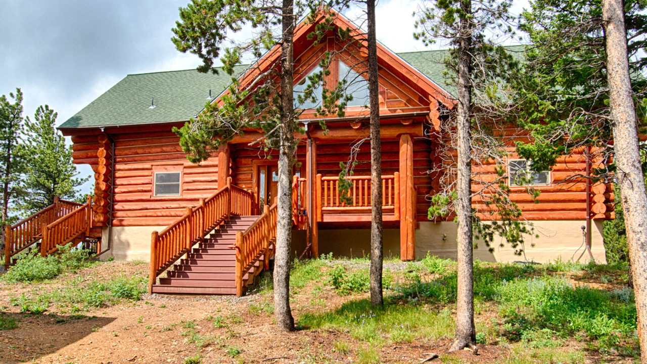 Gorgeous Hand Crafted Log Home