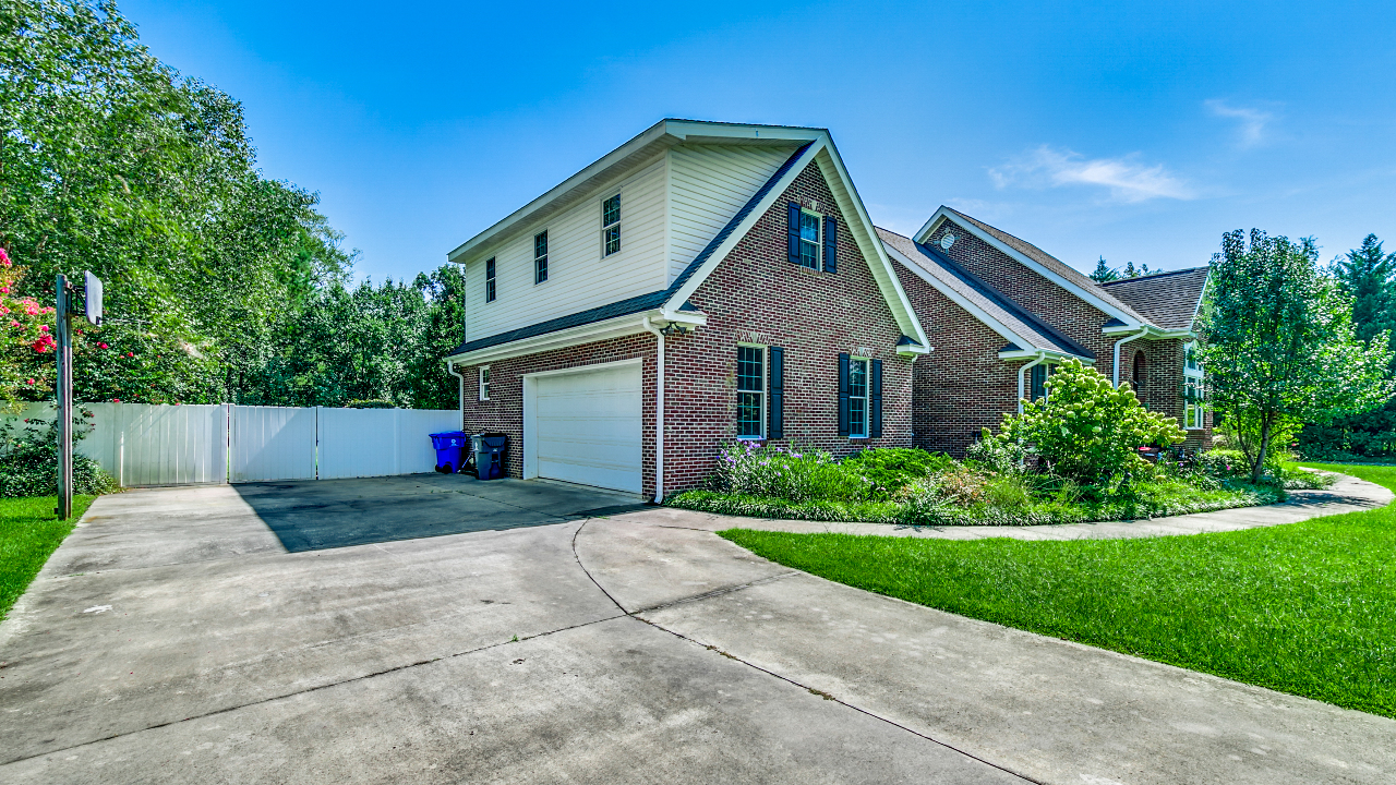 112 E White Oak (33)