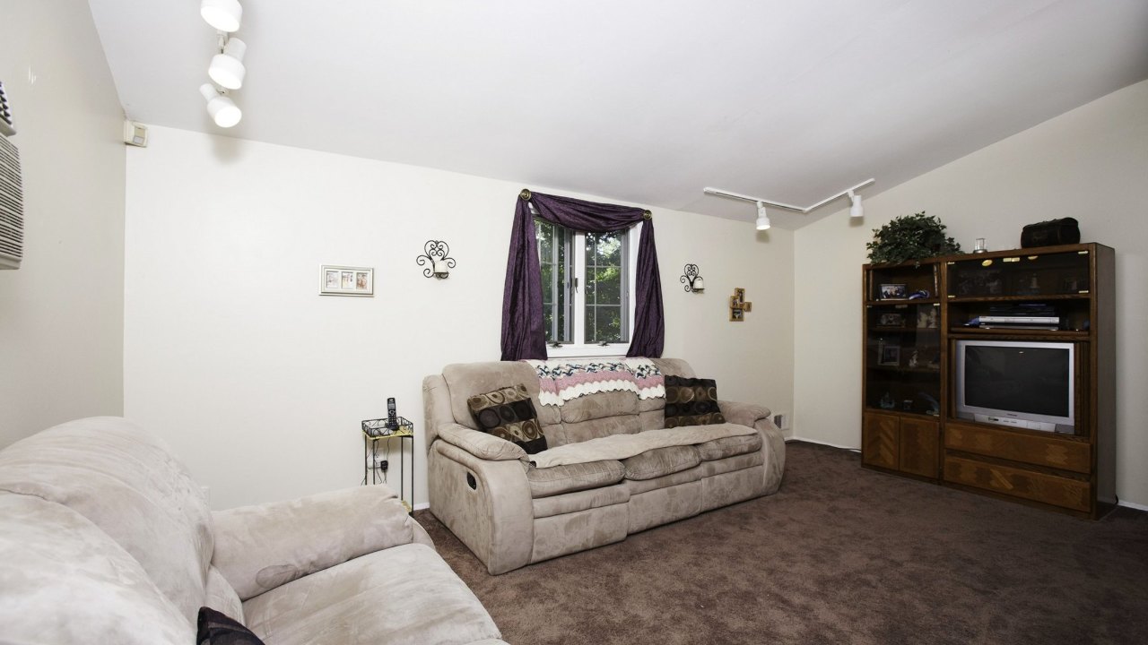 10 Possum Lane, Seatauket, NY, 11733 Scene 2