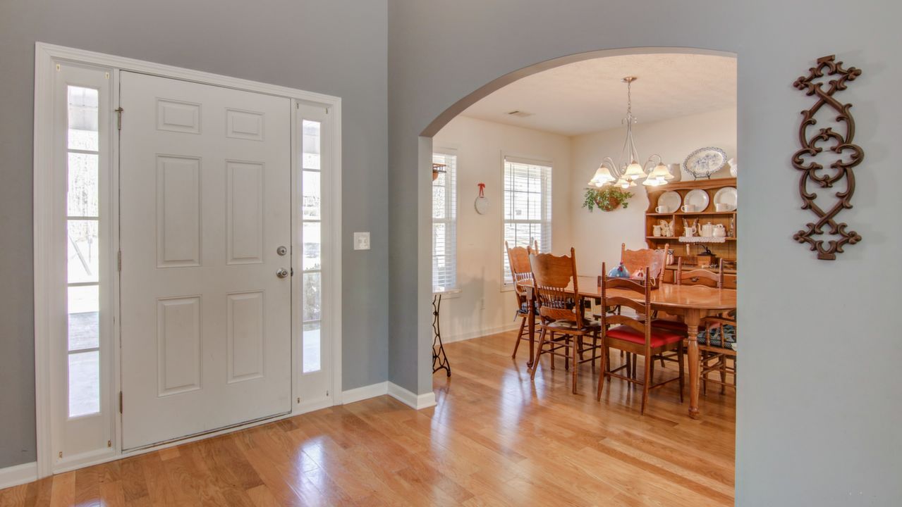 Foyer & Arched Door Way to Dining Area