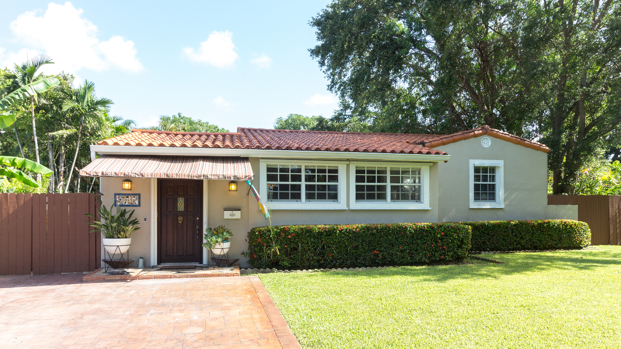 1045-NE-122nd-St-02