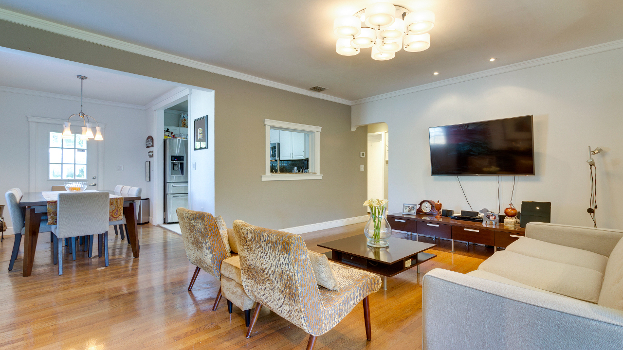1045-NE-122nd-St-04
