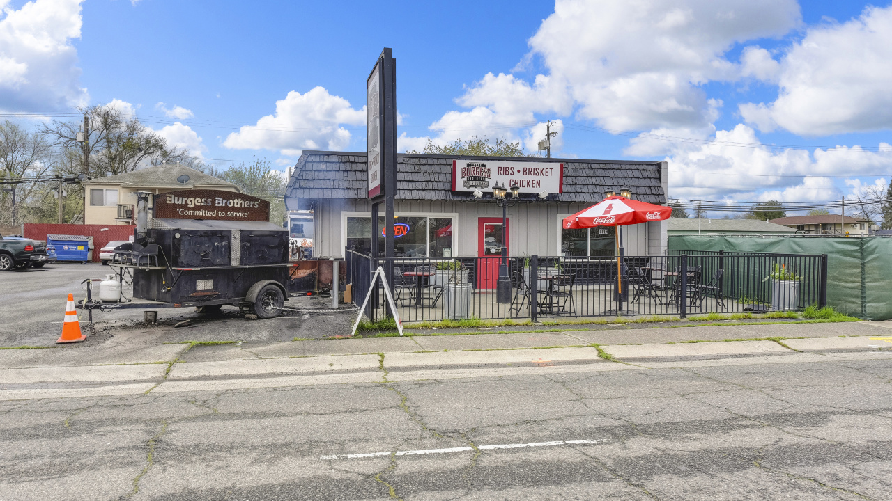 2114 Sutterville Road, Sacramento, CA, 95822 Scene 2
