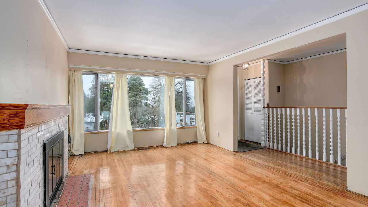 11318 Loughren Dr, Surrey, BC, V3R 4Z4 Scene 4