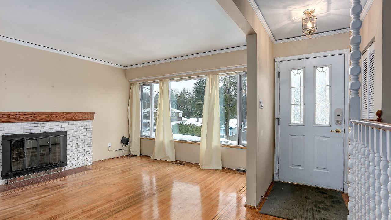 11318 Loughren Dr, Surrey, BC, V3R 4Z4 Scene 2