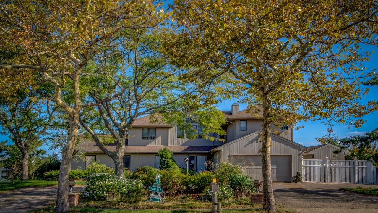 340 Lagoon Dr South, Copiague, NY, 11726 Scene 1