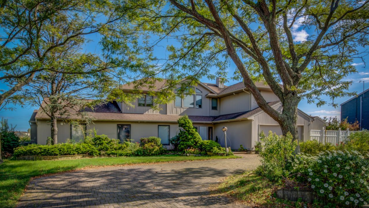 340 Lagoon Dr South, Copiague, NY, 11726 Scene 2