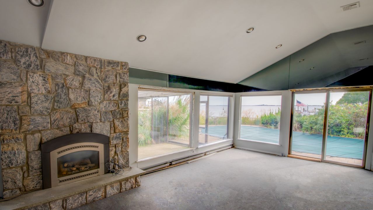 340 Lagoon Dr South, Copiague, NY, 11726 Scene 3