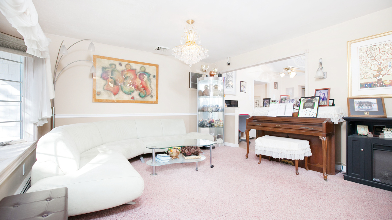 19 Wentworth Dr, Dix Hlls, NY, 11746 Scene 2