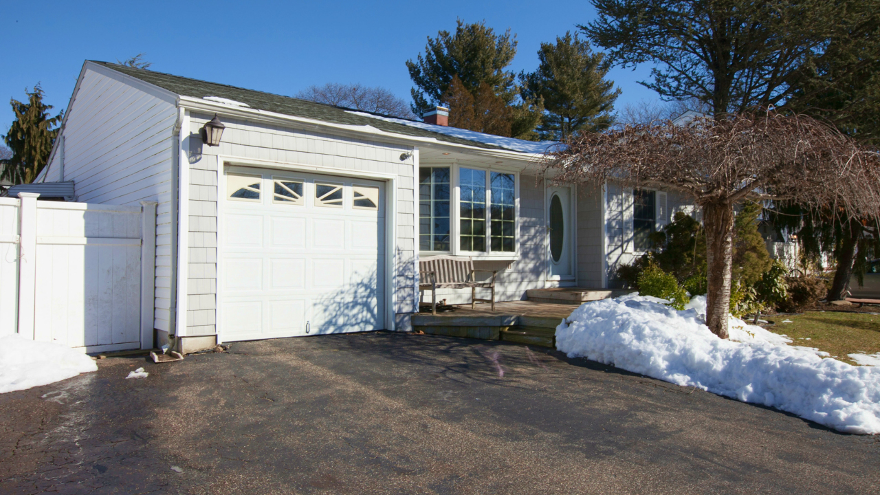 19 Wentworth Dr, Dix Hlls, NY, 11746 Scene 1