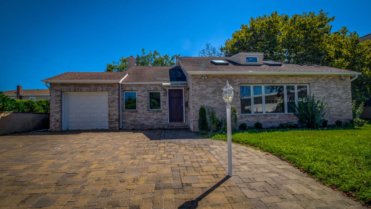 90 Broome Avenue, Atlantic Beach, NY, 11509 Scene 1