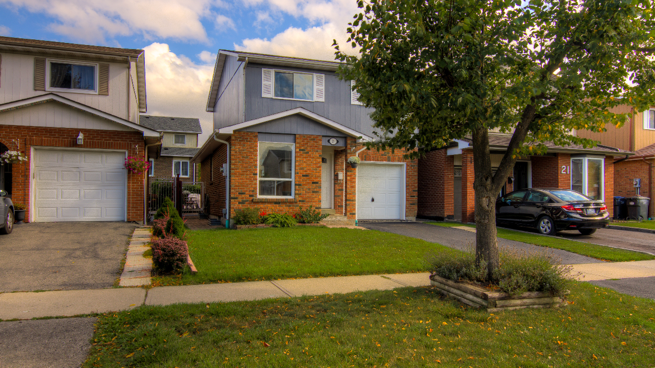 23 Ashurst Cr., Brampton, ON, L6V3N6 Scene 1