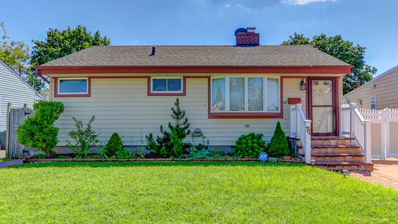 71 Grant St, Freeport, NY, 11520 Scene 2