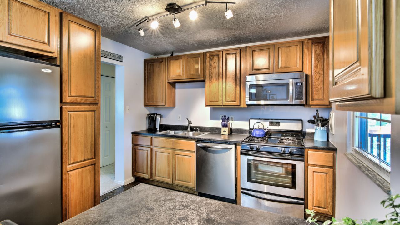 105 Heston Dr-06