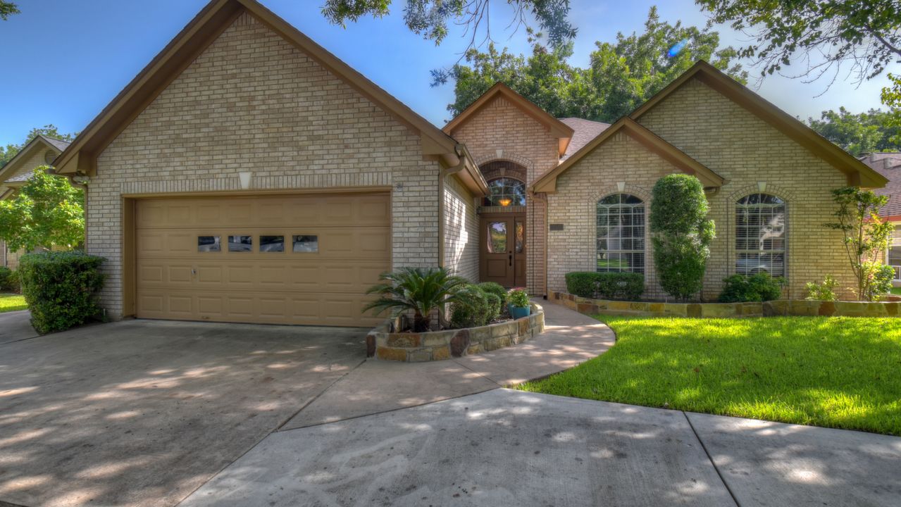 350 Meadowlakes Drive, Meadowlakes, TX, 78654 Scene 1