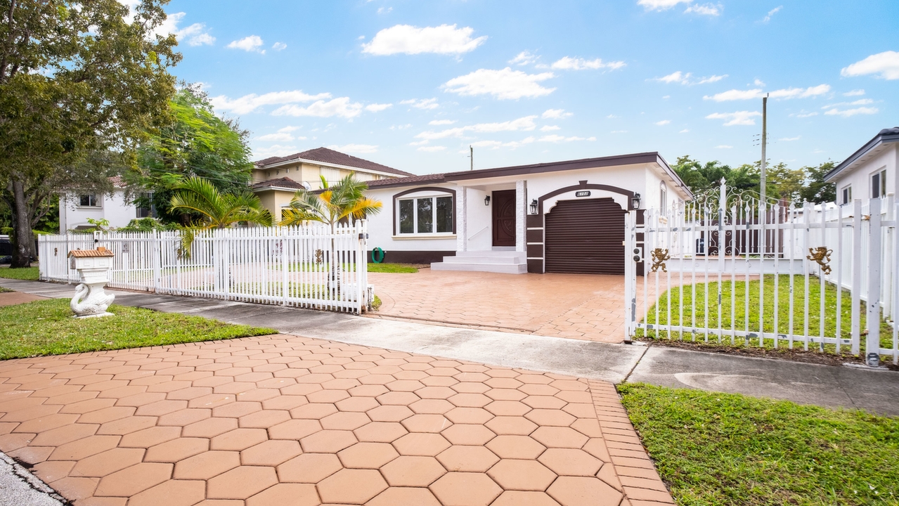 6102-SW-13th-St-01