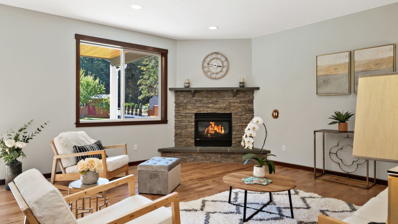 Living Area/Fireplace 