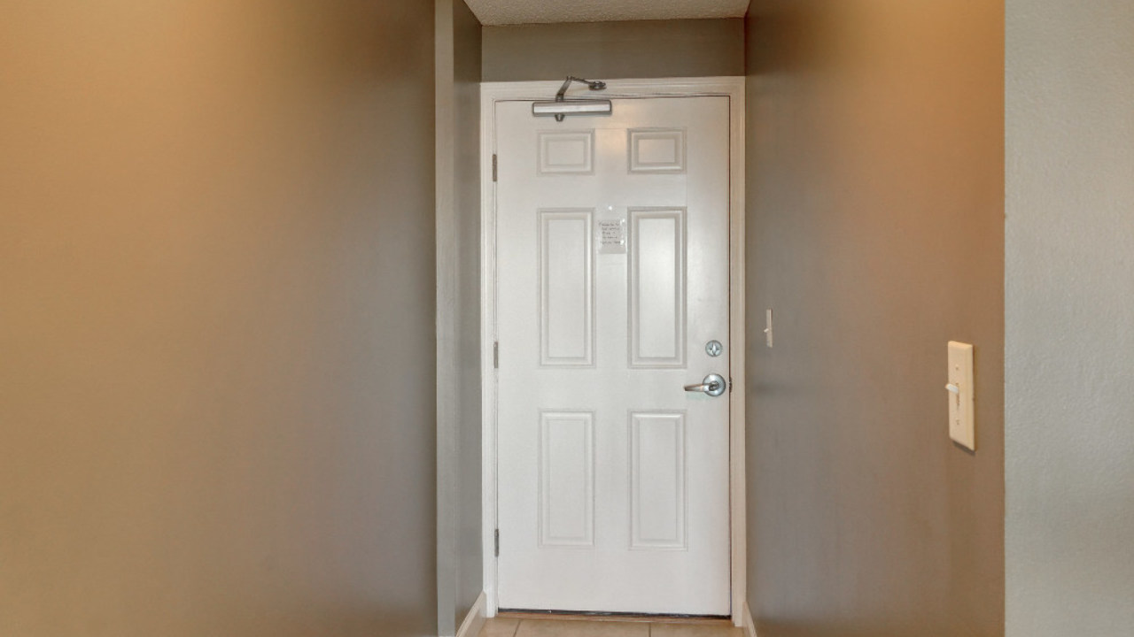01_Entrance_00