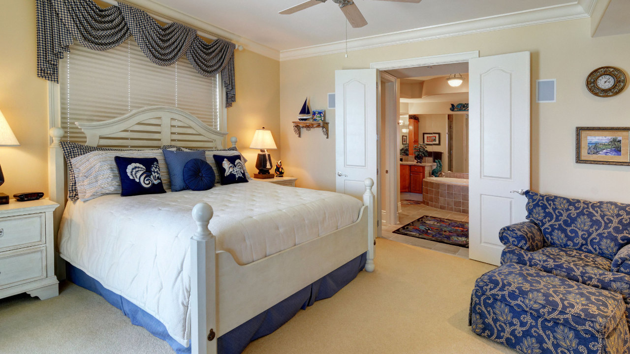 22_Master_Bedroom_01