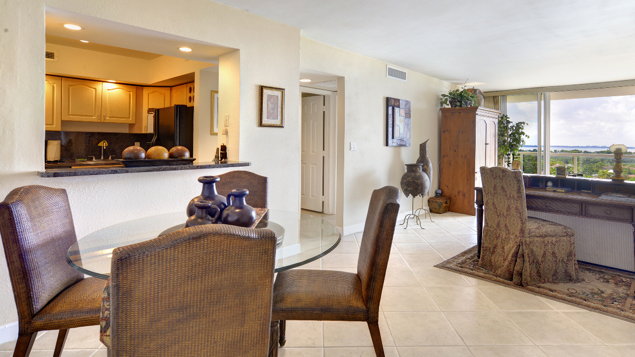 5600-Collins-#10P-01