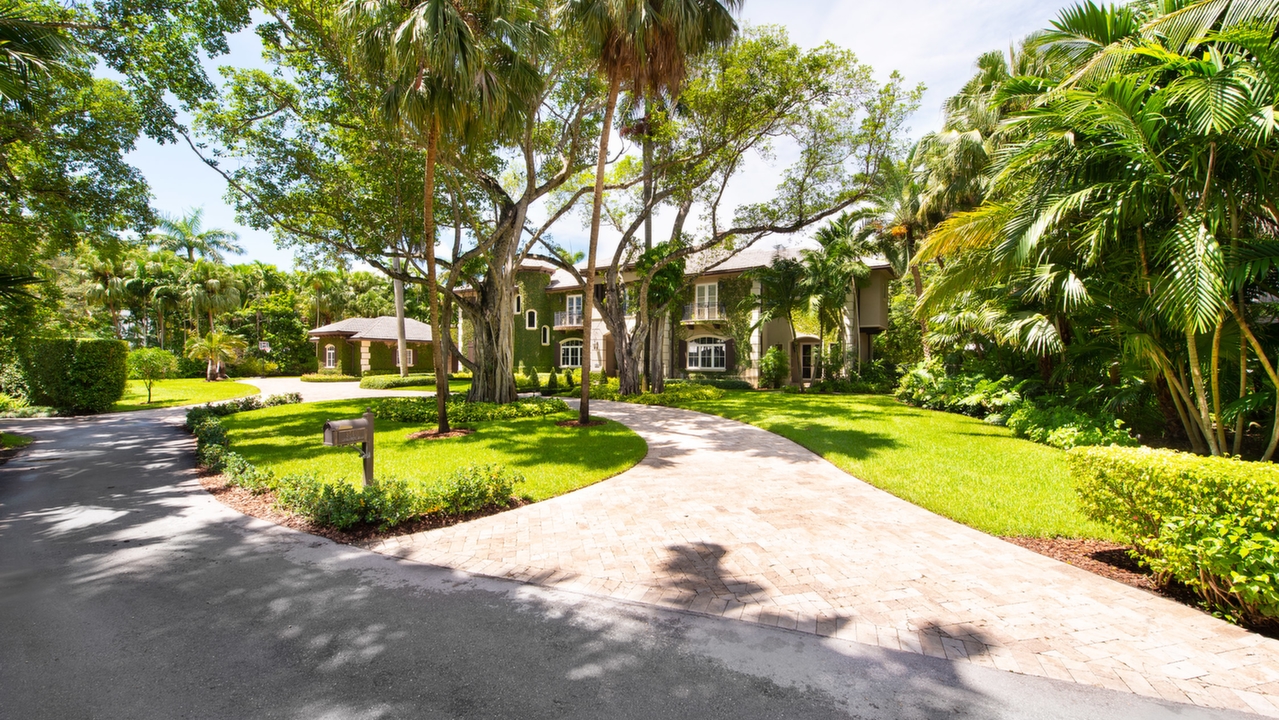 8560 SW 52nd Avenue, Miami, FL, 33143 Scene 1