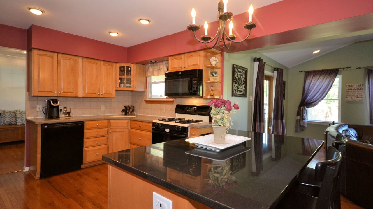 8 Oxford Ln, Horsham, PA, 19004 Scene 2