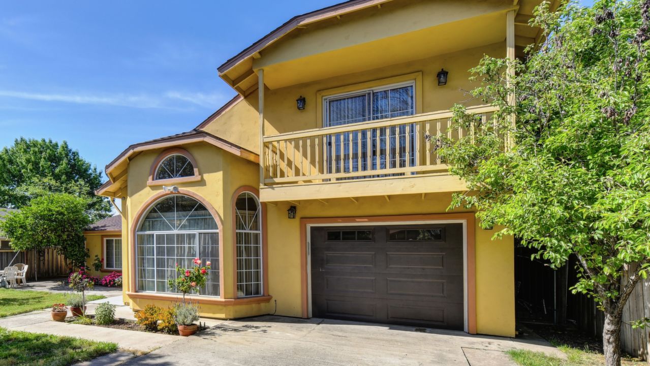 5043 North Ave., Carmichael, CA, 95608 Scene 1