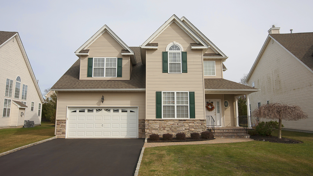 4 Joshua Ct, Wading River, NY, 11792 Scene 1