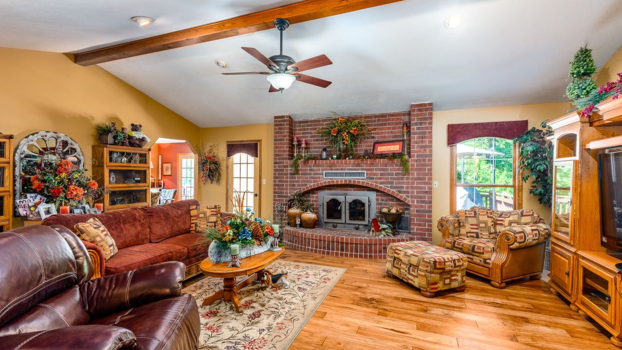 171 Versailles Dr, Bull Shoals, AR, 72619 Scene 2