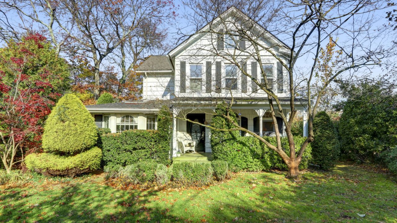 128 Ocean Ave, Woodmere, NY, 11598 Scene 1