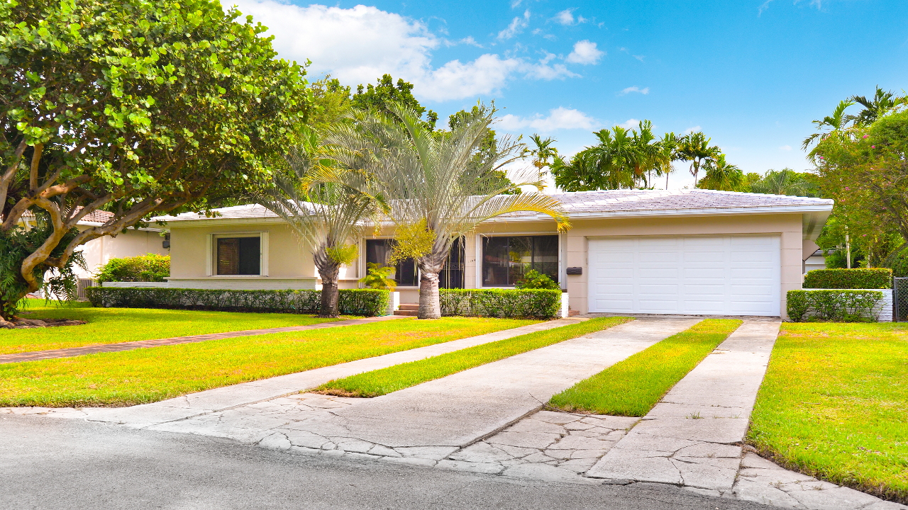 1104 NE 98th St-01