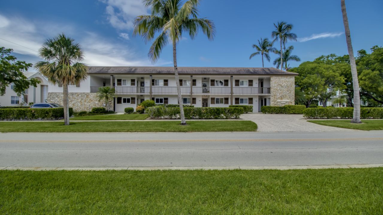 310 2nd St S, Naples, FL, 34102 Scene 4