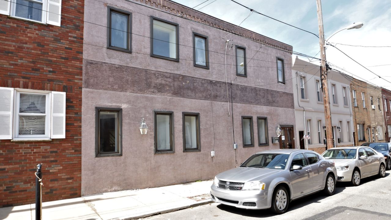 2656-2658 E Birch St, Philadelpjia, PA, 19134 Scene 1