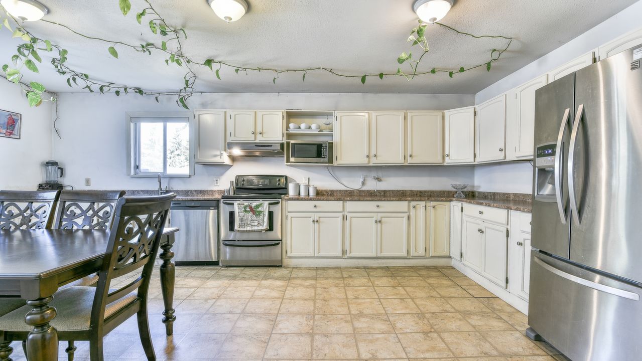 8695 147 St, Surrey, BC, V3S 6L9 Scene 2