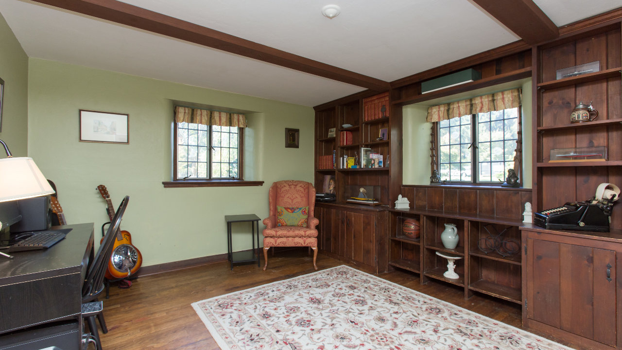 902 Twyckenham Road-1