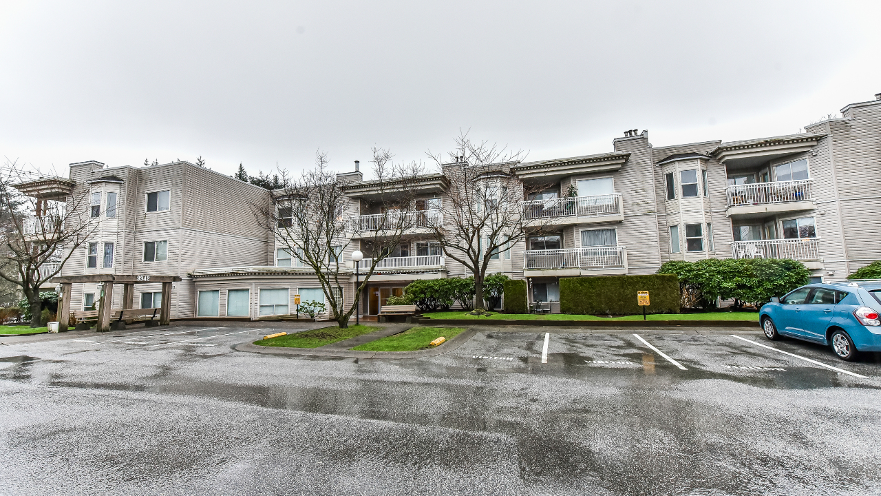 313-9942 151 St, Surrey, BC, V3R 0V4 Scene 1