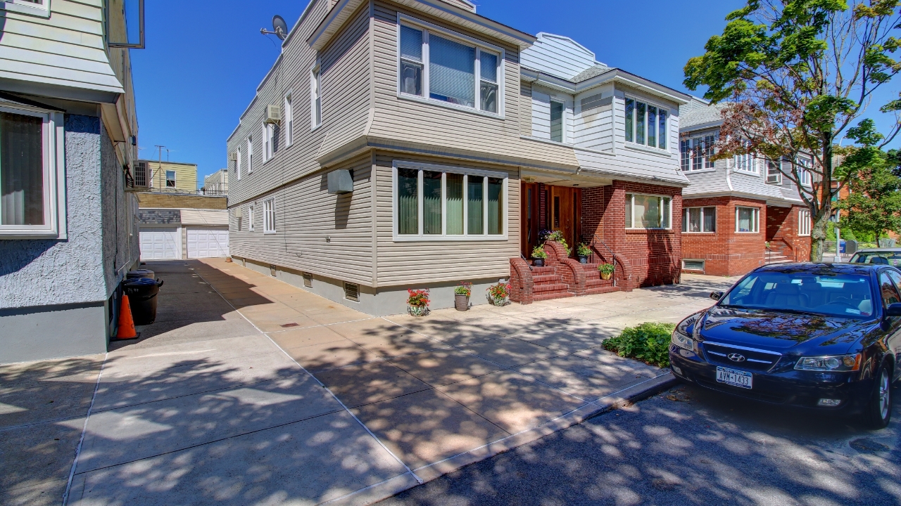 Front of House - Driveway Side